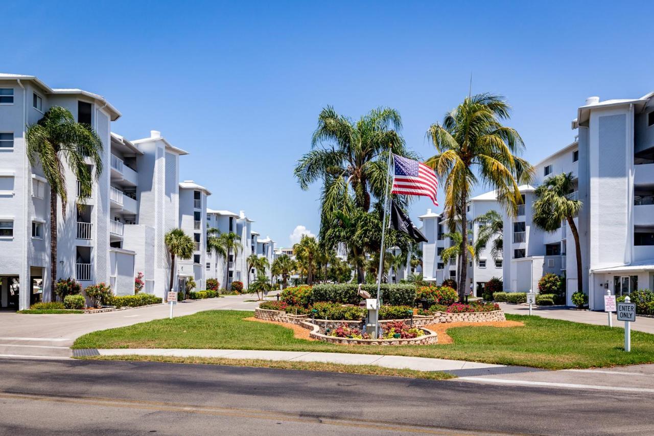 Royal Pelican 381 Fort Myers Beach Exterior photo